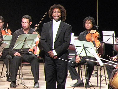 Maestro brasileiro Israel de França é espancado na Espanha