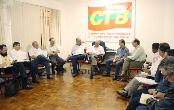 Centrais sindicais definem calendário de luta para 2013