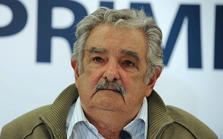 Mujica defende aumento de impostos para grandes propriedades e esbarra na Constituição
