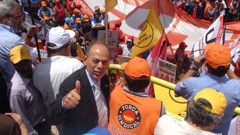Marcha em Brasília pressiona governo por avanços nas conquistas