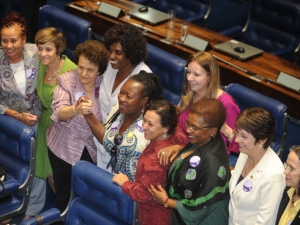 Senado aprova PEC das Domésticas e amplia direitos das trabalhadoras