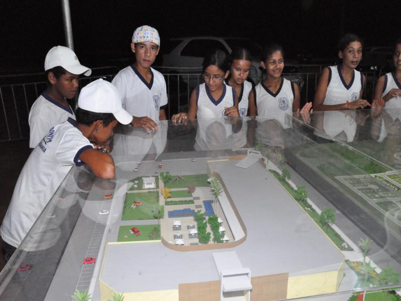 Inácio Arruda anuncia construção de ‘campus’ universitário em Crateús