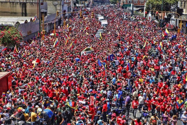 Em clima de emoção, Caracas mostra impacto causado pela perda de Chávez