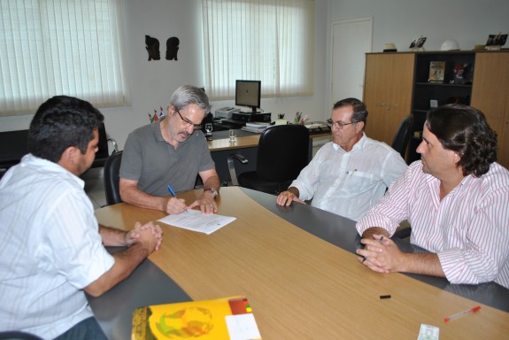 Assinada ordem de serviço da construção da Praça de Convivência e Esportes do Campus da Liberdade