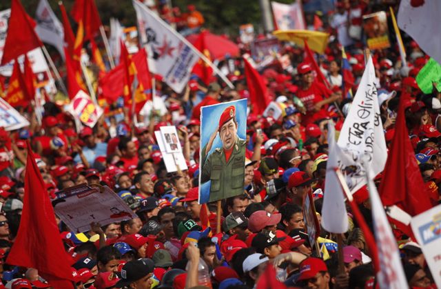 Na reta final da campanha, Maduro reúne multidão de apoiadores no centro de Caracas