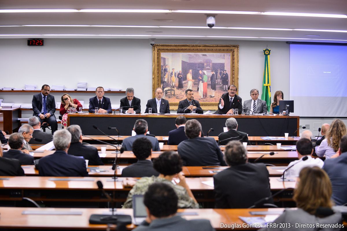 Inácio debate sobre universidades públicas Estaduais no Fórum Nacional de Reitores