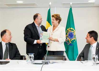 Contag entrega pauta do Grito da Terra à presidenta Dilma