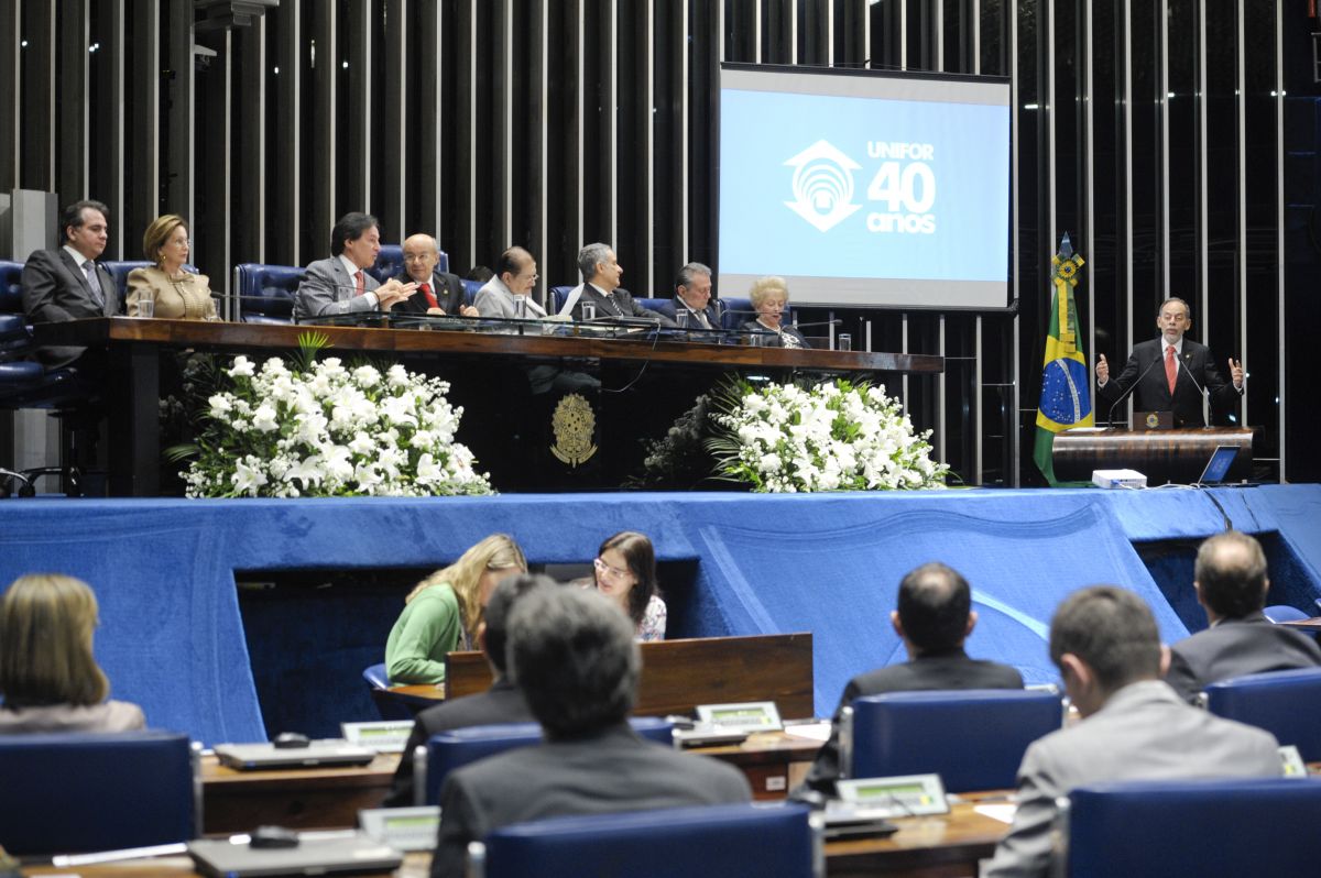 Sessão Especial homenageia 40 anos da UNIFOR