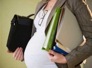 Lei garante estabilidade para gestantes que cumprem aviso prévio