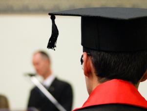 Título de doutor passa a ser exigido para novos professores de universidades federais