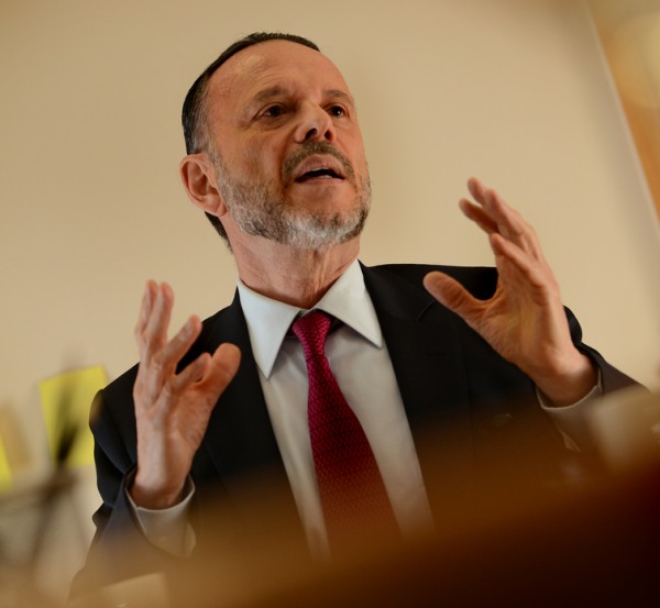 “É viável revitalizar a indústria”, diz presidente do BNDES