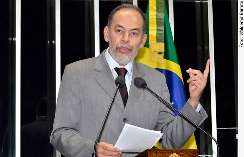 Inácio reapresenta relatório sobre anistia dos policias