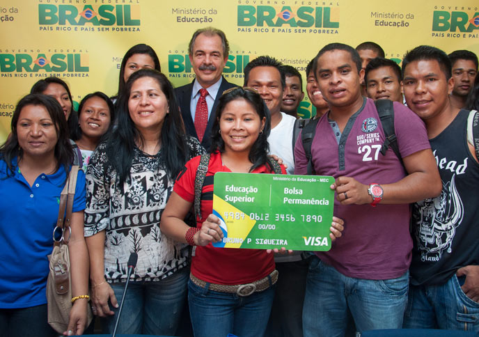Governo dará auxílio financeiro para estudantes de baixa renda
