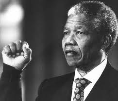 Filha de Mandela convoca reunião de emergência para discutir estado de saúde do pai