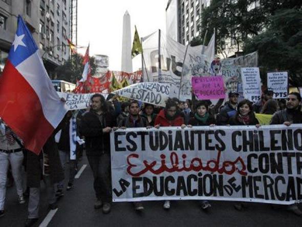 Estudantes ocupam universidades chilenas em protestos por mudanças no sistema educacional