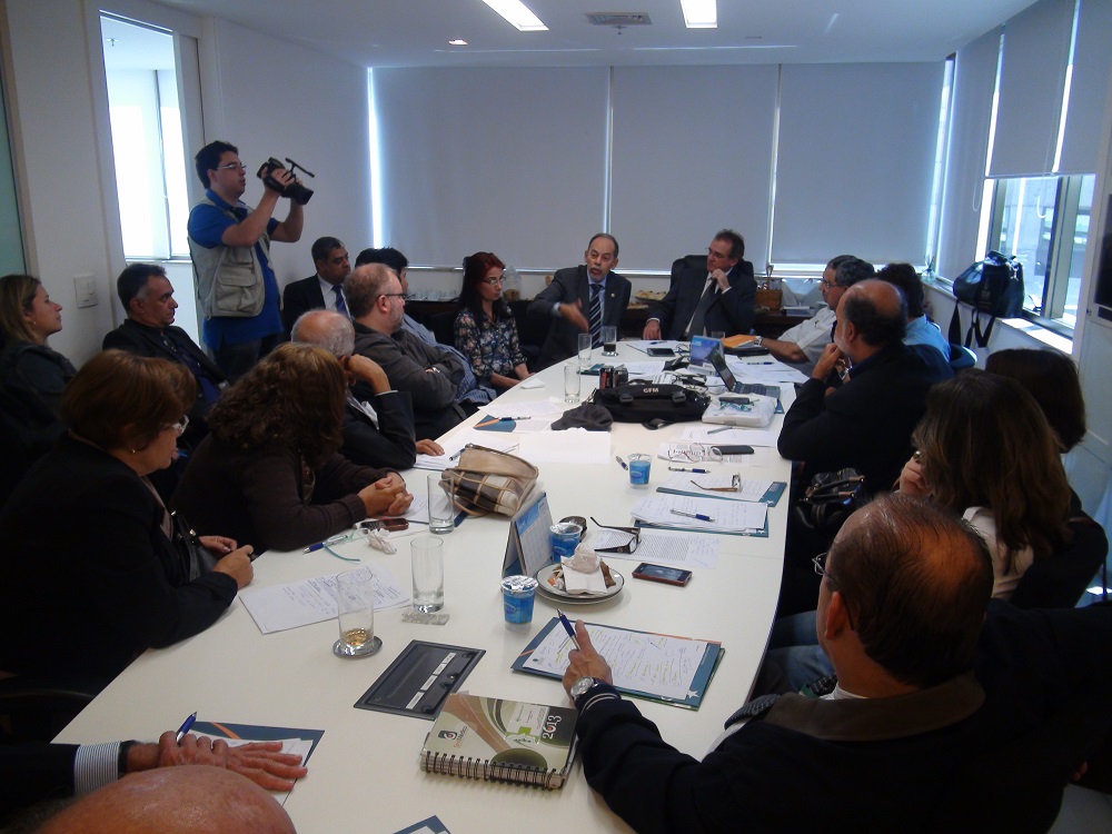 Inácio visita a FENAM para debater com médicos