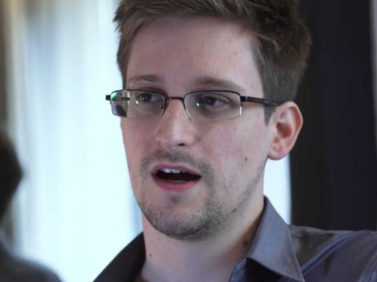 Snowden é mantido sob vigilância permanente em área de trânsito em Moscou