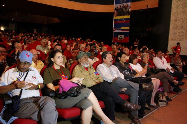 Cuba atualiza modelo para garantir socialismo em todo século XXI, diz economista