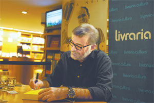Escritor Lira Neto lança novo livro em Fortaleza