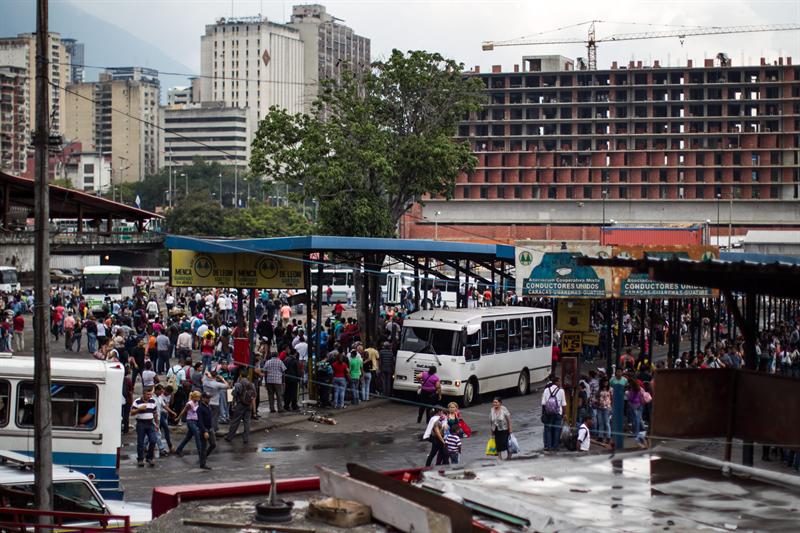 Existem “sérios indícios” de que apagão na Venezuela tenha sido provocado, diz ministro