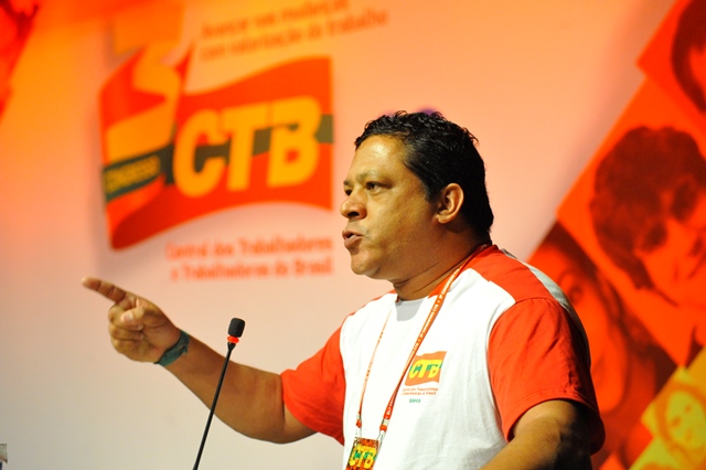 Adilson Araújo: Não ao PL 4330, que escancara a terceirização