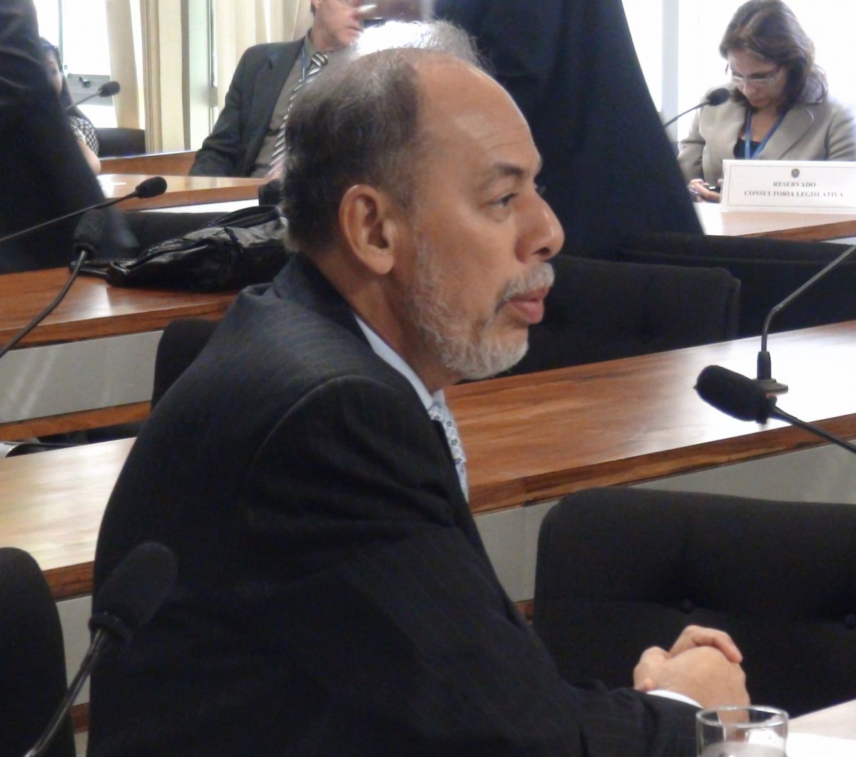 CCJ aprova fim do voto secreto