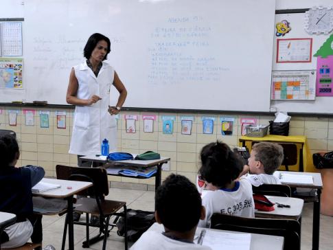 Concurso premiará professores da educação básica por experiências pedagógicas bem-sucedidas
