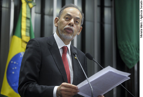 Inácio Arruda lembra centenário do escritor Rui Facó