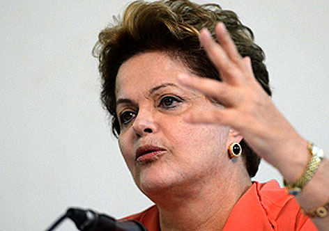 Dilma ataca EUA e reclama de espionagem: ‘é inadmissível’