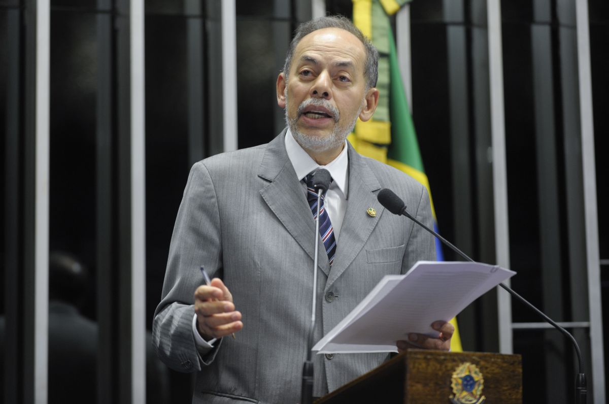 Comissão aprova isenção postal para livros enviados a bibliotecas públicas
