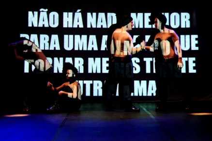 Verlaine e Rimbaud em cena no palco do Antonieta Noronha
