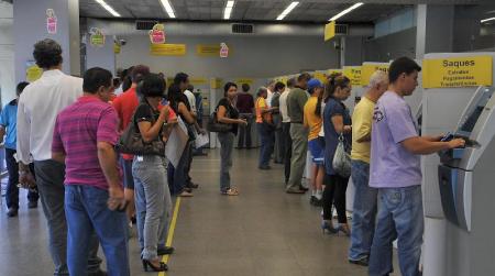 Pesquisa do Dieese mostra que bancos fecharam 2.611 postos de trabalho este ano