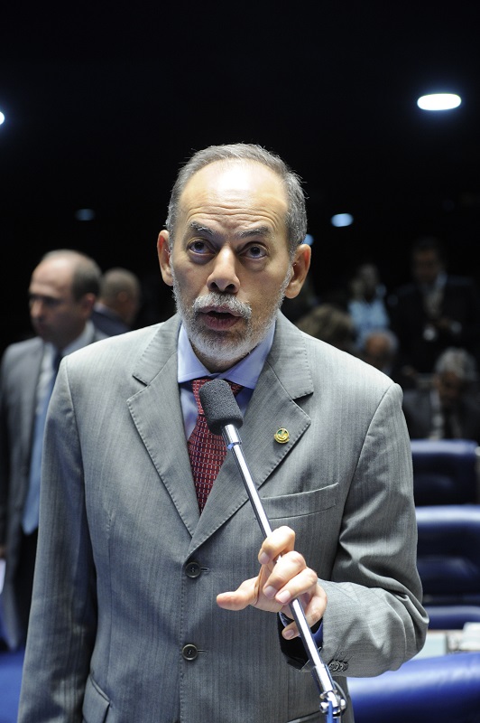 Missão do Senado deverá prestar condolências à família de Mandela