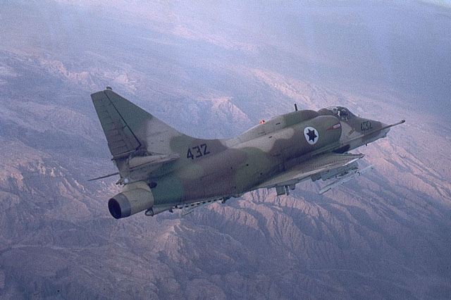 Aviões israelenses voltam a atacar a Faixa de Gaza