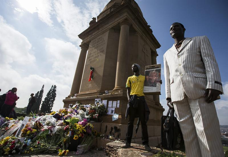 Corpo de Mandela já está em capela de governo sul-africano para visitação