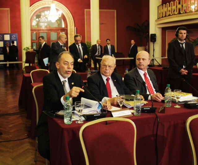 Parlasul adia eleições diretas de parlamentares para 2020