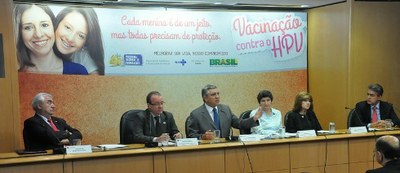 Campanha nacional oferecerá vacinação gratuita contra HPV