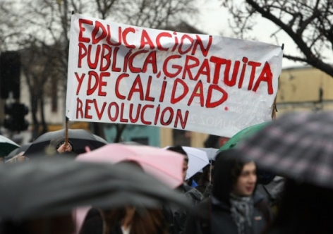 Estudantes mantêm manifestações por reforma do ensino no Chile
