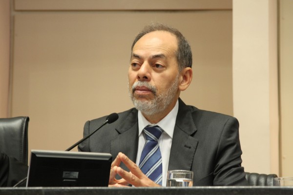 Inácio cobra aprovação do fim do Fator Previdenciário e redução da jornada de trabalho