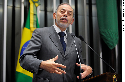Inácio Arruda defende semestre de muito trabalho