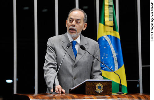 Inácio Arruda registra encontro de agricultores sem terra com Dilma