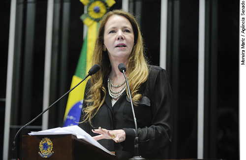 Vanessa Grazziotin defende senador Inácio Arruda