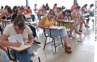 Desempregados e trabalhadores de baixa renda poderão ficar isentos de taxa em concursos