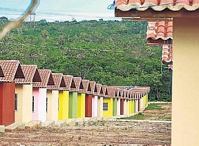 Minha Casa Minha Vida entrega moradias em Pacatuba (CE)