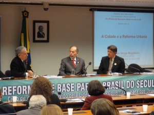 Foto: Agência Brasil - As cidades e a Reforma Urbana faz parte do Ciclo de Debates que a Liderança do PCdoB realiza na Câmara dos Deputados