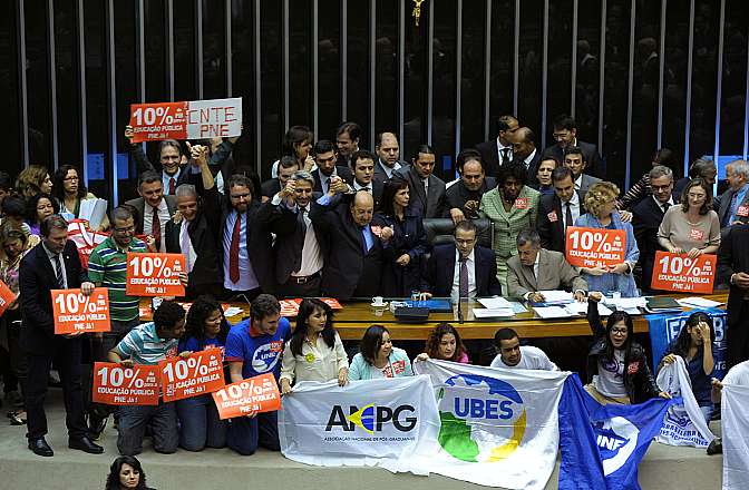Câmara aprova texto-base do PNE, destaques serão votados na próxima semana