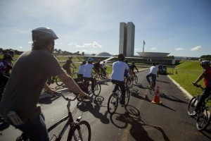 Ciclistas conquistam espaço no Senado