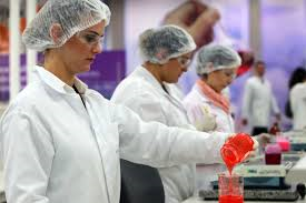 Prêmio para mulheres cientistas prorroga período de inscrições