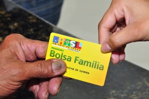 Inácio quer garantir reajuste anual do Bolsa Família