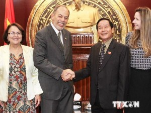 Parlamentares do Brasil visitam o Vietnã e estreitam amizade entre os países